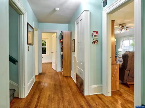 Entry Way - 102 E 5th St, Molalla, OR 97038 photo 2 of 8
