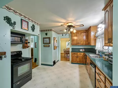 Kitchen - 102 E 5th St, Molalla, OR 97038 photo 2 of 5