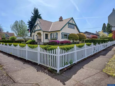 Exterior - 102 E 5th St, Molalla, OR 97038 photo 7 of 8