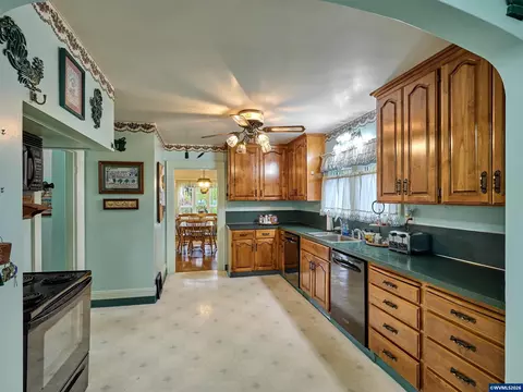 Kitchen - 102 E 5th St, Molalla, OR 97038 photo 1 of 5