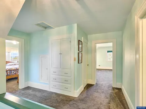 Entry Way - 102 E 5th St, Molalla, OR 97038 photo 6 of 8