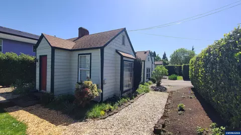 119 Wesley St, Silverton, OR 97381
