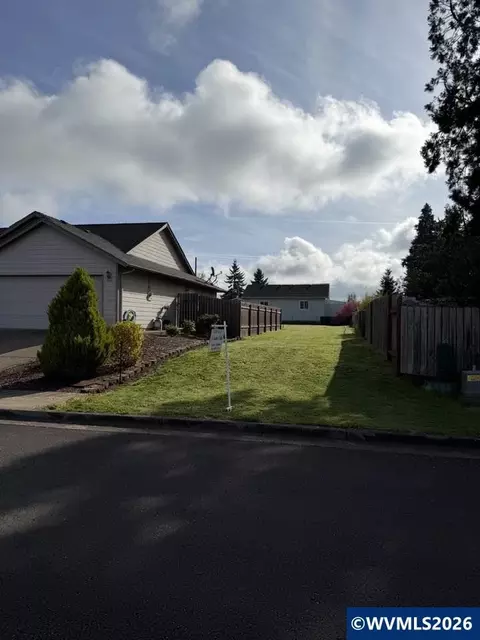 522 12th St, Aumsville, OR 97325