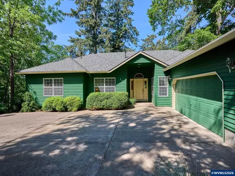 238 Rock St, Silverton, OR 97381