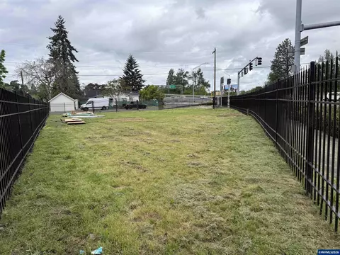 800 17th St SE, Salem, OR 97301