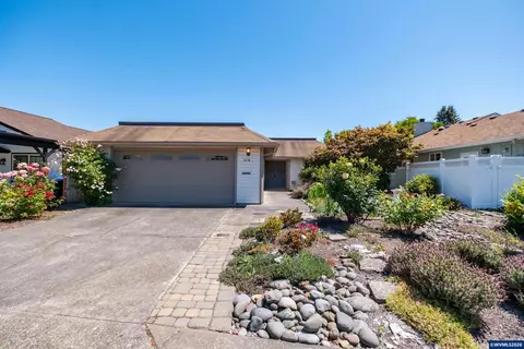 3274 Oakcrest Dr NW, Salem, OR 97304