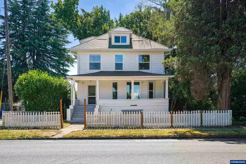 332 24th St NE, Salem, OR 97301