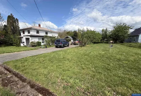 361 N 3rd St, Lebanon, OR 97355