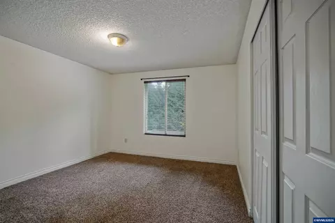 Bedroom - 47280 Lyons Mill City Dr, Lyons, OR 97358 photo 3 of 6