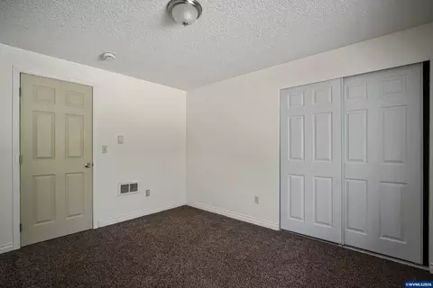 Bedroom - 47280 Lyons Mill City Dr, Lyons, OR 97358 photo 2 of 6