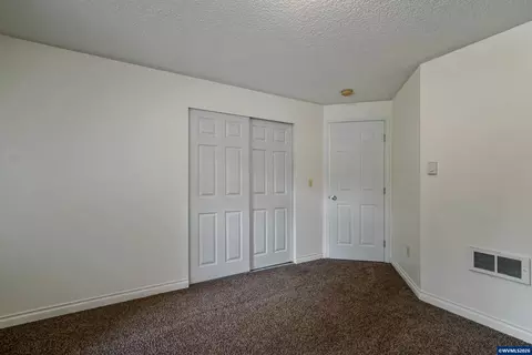 Bedroom - 47280 Lyons Mill City Dr, Lyons, OR 97358 photo 4 of 6