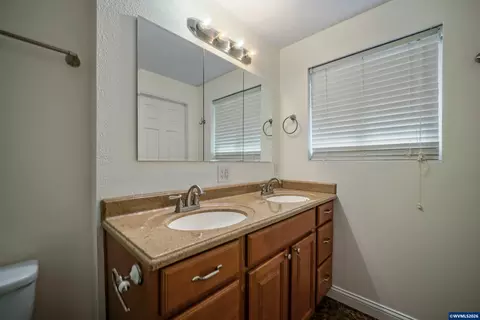 Bath - 47280 Lyons Mill City Dr, Lyons, OR 97358 photo 4 of 4