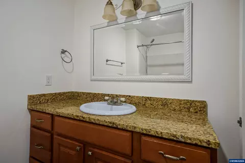 Bath - 47280 Lyons Mill City Dr, Lyons, OR 97358 photo 2 of 4