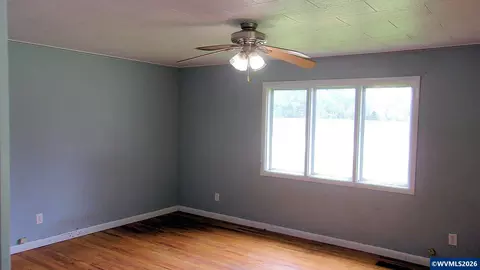944 5th St, Lyons, OR 97358 photo 3