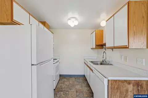 Kitchen - 4286-4288 Northside Dr NE, Keizer, OR 97303 photo 1 of 5