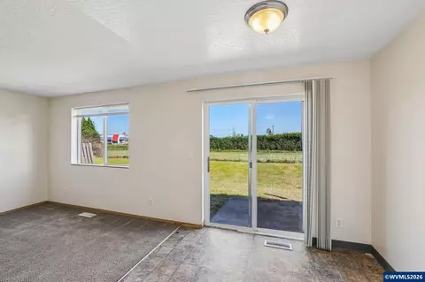 Living - 4286-4288 Northside Dr NE, Keizer, OR 97303 photo 5 of 5