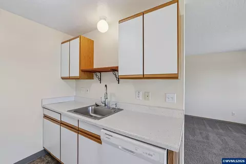 Kitchen - 4286-4288 Northside Dr NE, Keizer, OR 97303 photo 3 of 5