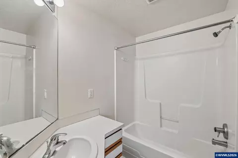 Bath - 4286-4288 Northside Dr NE, Keizer, OR 97303 photo 1 of 2