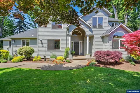 471 Edgewood Dr NE, Silverton, OR 97381