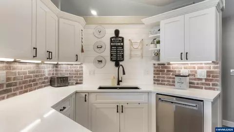Kitchen - 520 Fir St, Lyons, OR 97358 photo 1 of 3