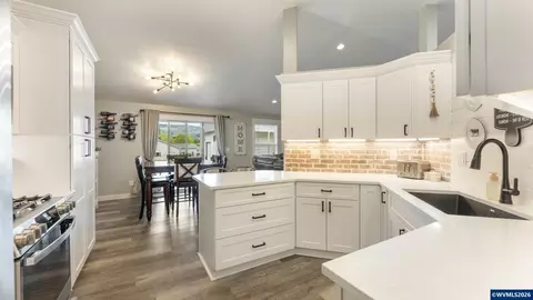 Kitchen - 520 Fir St, Lyons, OR 97358 photo 2 of 3