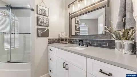 Bath - 520 Fir St, Lyons, OR 97358 photo 3 of 4