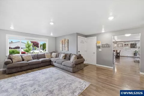Living - 4580 Thrush Dr NE, Salem, OR 97301 photo 2 of 3
