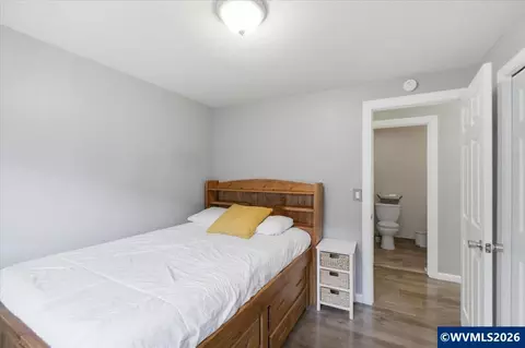 Bedroom - 4580 Thrush Dr NE, Salem, OR 97301 photo 5 of 8