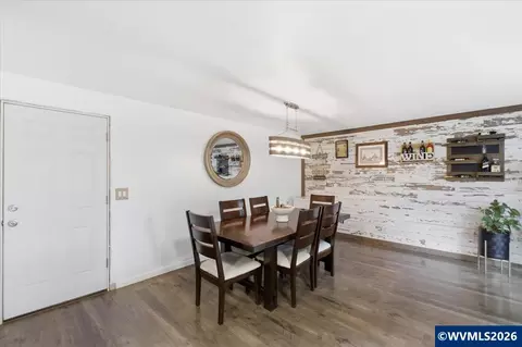 Dining - 4580 Thrush Dr NE, Salem, OR 97301 photo 1 of 4