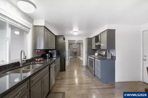Kitchen - 4580 Thrush Dr NE, Salem, OR 97301 photo 7 of 8
