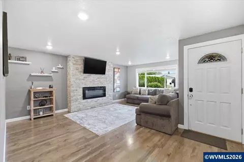Living - 4580 Thrush Dr NE, Salem, OR 97301 photo 1 of 3