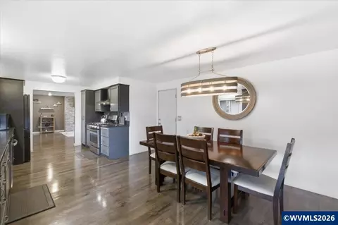 Dining - 4580 Thrush Dr NE, Salem, OR 97301 photo 2 of 4