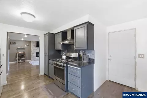 Kitchen - 4580 Thrush Dr NE, Salem, OR 97301 photo 8 of 8