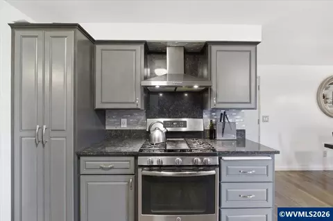 Kitchen - 4580 Thrush Dr NE, Salem, OR 97301 photo 5 of 8