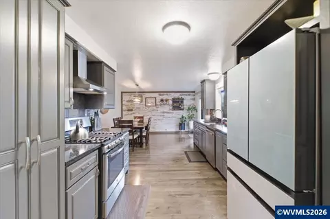 Kitchen - 4580 Thrush Dr NE, Salem, OR 97301 photo 3 of 8