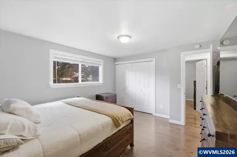 Bedroom - 4580 Thrush Dr NE, Salem, OR 97301 photo 3 of 8