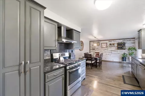 Kitchen - 4580 Thrush Dr NE, Salem, OR 97301 photo 4 of 8