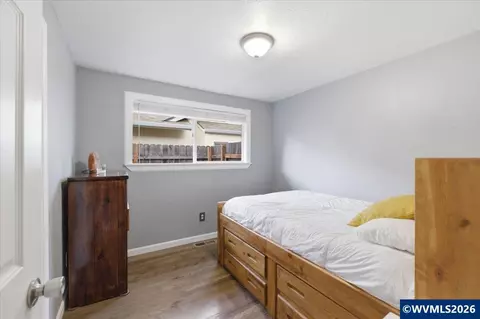 Bedroom - 4580 Thrush Dr NE, Salem, OR 97301 photo 4 of 8