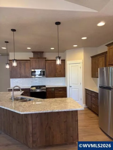 Kitchen - 708 NW George Ct, Sublimity, OR 97385 photo 1 of 5
