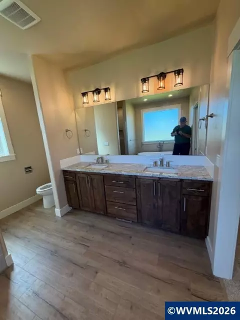 Bath - 708 NW George Ct, Sublimity, OR 97385 photo 5 of 5