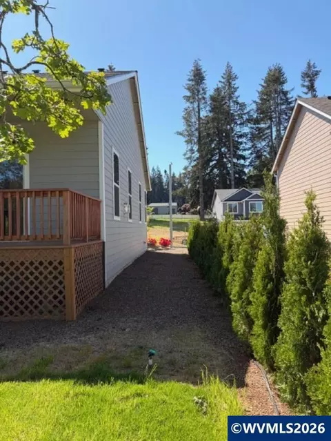 Exterior - 708 NW George Ct, Sublimity, OR 97385 photo 4 of 6