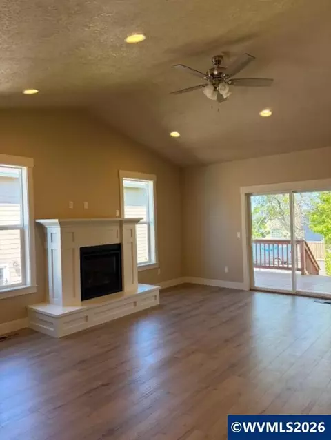 Living - 708 NW George Ct, Sublimity, OR 97385 photo 2 of 2