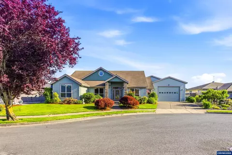 867 Corsair Dr, Independence, OR 97351