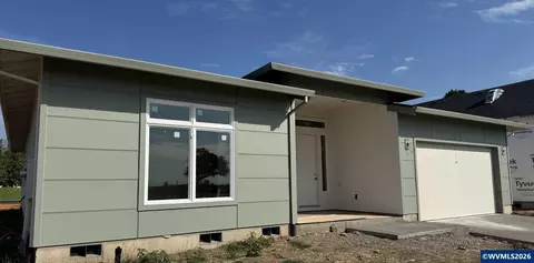 3266 Nightingale Dr, Woodburn, OR 97071
