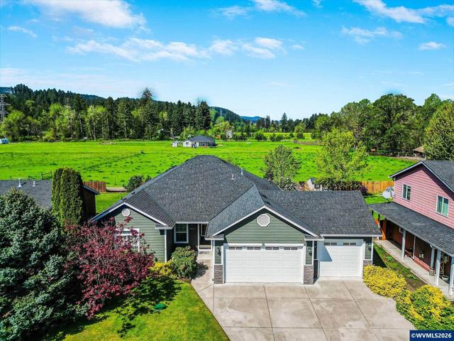 1232 SW 3rd Ave, Mill City, OR 97360