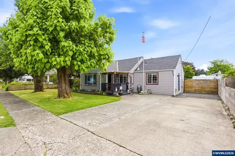 924 7th Ave, Sweet Home, OR 97386
