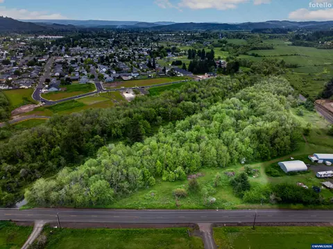 2 Vaughan Lane, Lebanon, OR 97355
