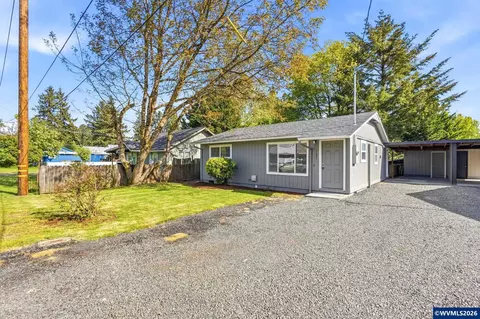1121 Spruce St, Sweet Home, OR 97386
