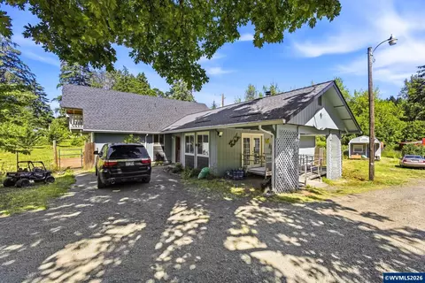 2150 Pioneer Rd, Dallas, OR 97338