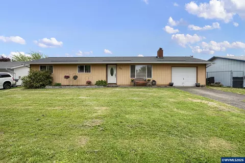 375 Park Ln, Harrisburg, OR 97446